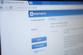 "Вконтакте" закрыла сообщества, продававшие одежду с фото жертв крушения А321
