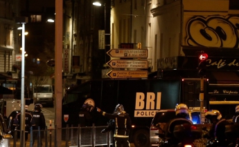 В Париже завершилась операция по поимке террористов, убита женщина с поясом шахида