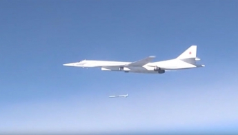 Минобороны РФ опубликовало видео нанесения высокоточных авиаударов по Сирии крылатыми ракетами