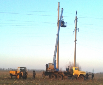 Две из четырех линий электроснабжения Крыма не работают, - "Укрэнерго" (видео)