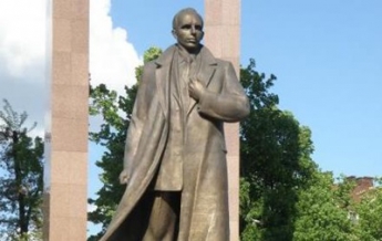 Во Львове похитили скульптуру Степана Бандеры стоимостью 100 тыс. гривен