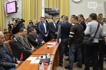Мэр Запорожья начал работу с нарушения закона (видео)