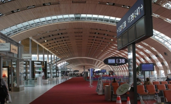 В аэропорту Парижа уволили 57 сотрудников из-за подозрения в радикальных взглядах