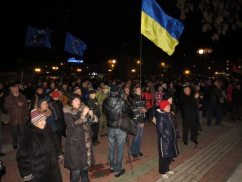 Мелитопольские активисты  пригрозили Президенту перманентным Майданом