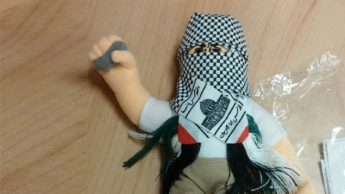 Израиль перехватил отправку в Палестину бросающих камни кукол