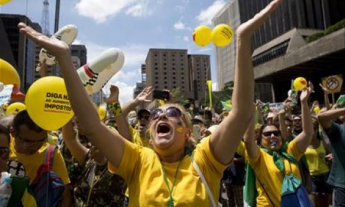 В Бразилии проходят масштабные акции протеста с требованием отставки президента (фото)
