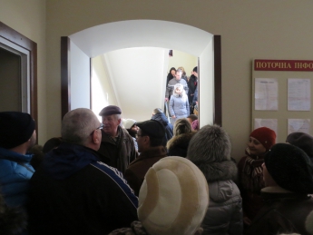 Депутаты Оппоблока сбежали от учителей и медиков под крики "Позор!" и "Ганьба!" (видео)