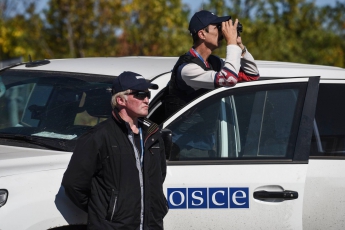 Миссия ОБСЕ подтверждает информацию о том, что попала под обстрел в районе Коминтерново