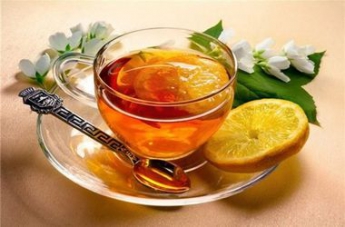 Теряет ли мед свою полезность в чае