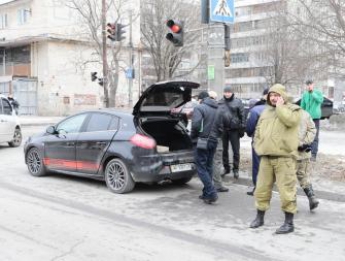В центре города задержали сепаратиста с флагом "Новороссии" и анашой (видео)