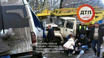 В Киеве в результате ДТП с участием маршрутки 15 человек получили повреждения