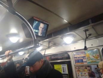 Хакеры взломали мониторы киевского метро и разместили снимок Мориарти (фото)