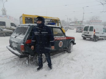 Полиция рекомендует украинцам 16-19 января воздержаться от поездок на собственных авто из-за непогоды