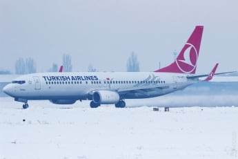 Одесский аэропорт из-за снегопада не принимает самолеты