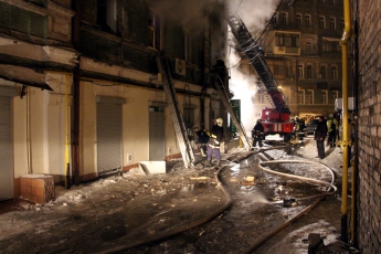 Дипломат Кулеба заявил, что при пожаре в жилом доме в центре Киева сгорела его квартира