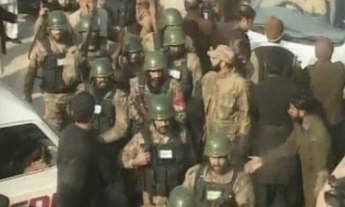 Талибы взяли на себя ответственность за нападение на университет в Пакистане (фото)