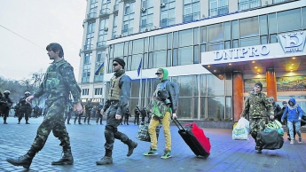 В Киеве за разгром 35 номеров из отеля выселили "Правый сектор"