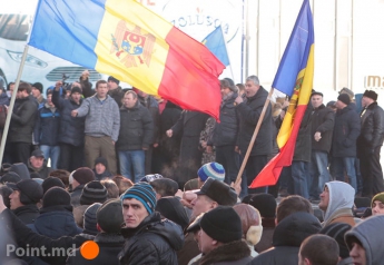 Спикер парламента Молдавии отказался выполнять требования протестующих