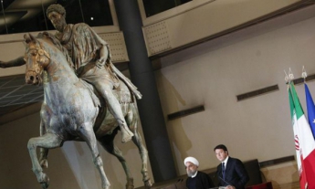 В Риме ради президента Ирана прикрыли обнаженные античные статуи (фото)