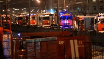 При пожаре на территории швейного цеха в Москве удалось выжить одному человеку