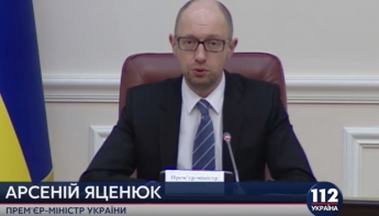Яценюк заявляет о политическом давлении на Кабмин и на отдельных министров