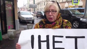 Московский суд объявил в розыск активистку Калмыкову, которая выехала в Украину