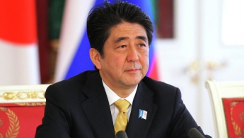 Премьер Японии пообещал решить проблему спорных с Россией островов