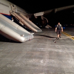 У российского Boeing, совершившего экстренную посадку в Доминикане, отказал двигатель (видео)