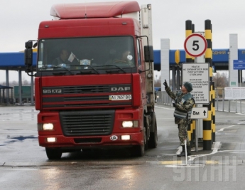 РФ в ответ на блокаду российского транспорта запретила движение фур из Украины
