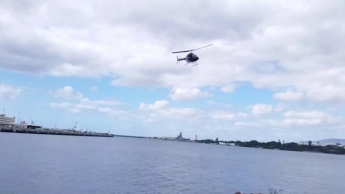 На Гавайях вблизи "Перл-Харбора" гражданский вертолет совершил жесткую посадку (видео)