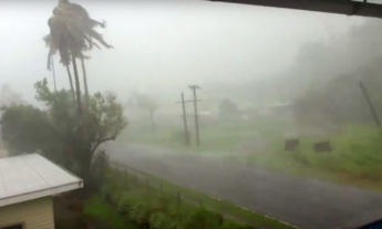 Мощнейший тропический циклон обрушился на Фиджи, есть жертвы (фото)