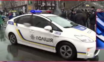 На Майдане Независимости у стелы произошла драка, есть задержанные (фото, видео)