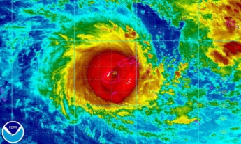 Количество жертв циклона на Фиджи выросло до 17 человек (фото)