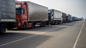 В Мининфраструктуры подтвердили, что транзит грузовиков между Украиной и РФ возобновлен