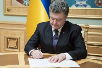 Порошенко подписал закон о "партийной диктатуре"