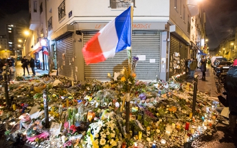 В Париже открылся пострадавший от терактов ресторан, в котором погибли три человека