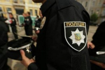 В Запорожье полицейский выстрелили себе в живот