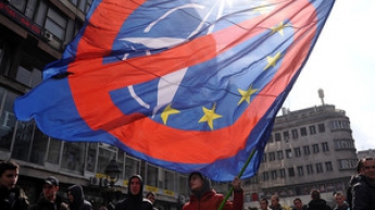 В Сербии прошел марш против вступления в НАТО