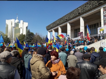 Митинг за объединение Молдавии с Румынией собрал до 5 тыс. человек, - независимые наблюдатели