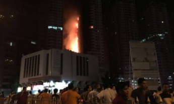 В ОАЭ крупный пожар охватил два небоскреба (фото, видео)
