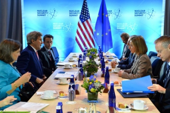 Госдеп США: Джон Керри и Федерика Могерини обсудили вопросы урегулирования ситуации в Украине, Сирии и Йемене