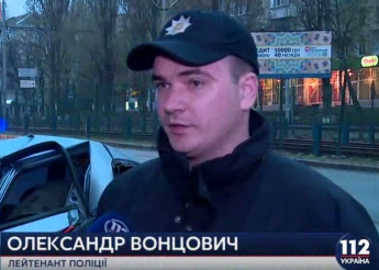В Киеве пьяный водитель протаранил четыре авто и вылетел на линию скоростного трамвая, есть пострадавший (видео)