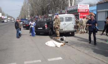 Жуткое ДТП в центре города. Военный УАЗик, пролетая на "красный", сбил насмерть женщину (фото)