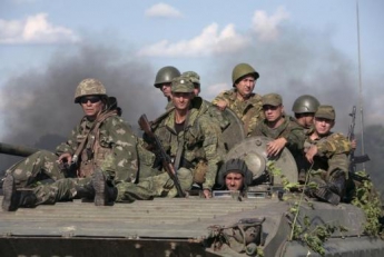 Российские военные на Донбассе демонстративно распивают алкоголь, чтобы вернуться в РФ, - разведка