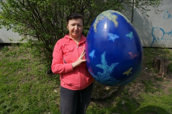 Гигантские яйца поедут в Киев (фото)