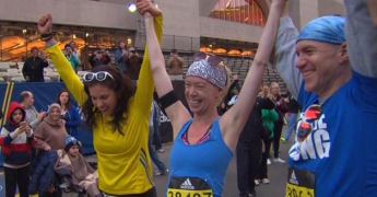 Обама поблагодарил девушку, пробежавшую Бостонский марафон после ранения при теракте