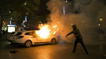 В Париже произошли беспорядки из-за трудового законодательства, 12 человек арестованы