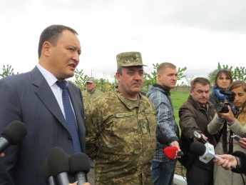 Губернатор Константин Брыль показал, в каких условиях будут жить военные (видео, фото)