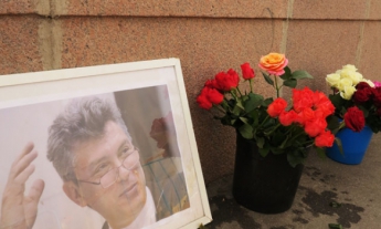 В Москве активисты восстановили народный мемориал на месте убийства Немцова