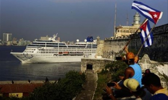 Впервые за 40 лет в порту Гаваны пришвартовался круизный лайнер из США